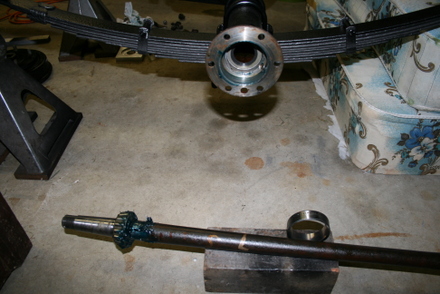 Dana 41 axle shaft with bearing race